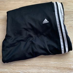 Adidas pants 🖤